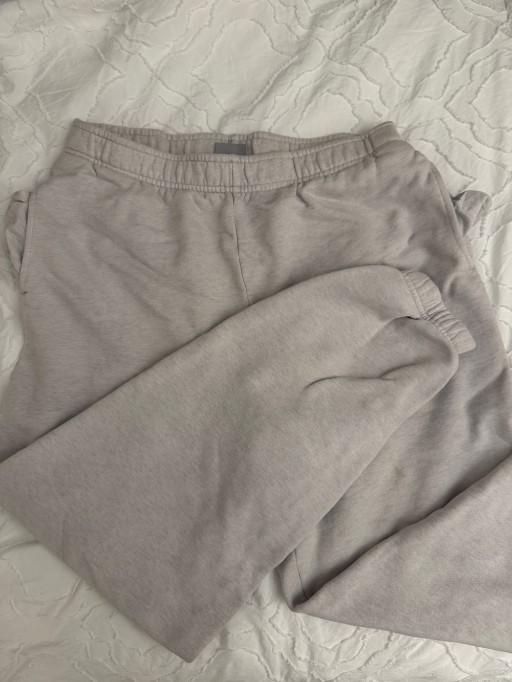 TNA Cozy Fleece Boyfriend Heather Grey Sweatpants with Elastic Cuffs